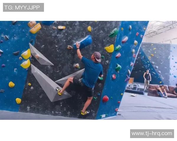 重庆攀岩队与广州攀岩队赛后复盘力量对比分析与启示 重庆攀岩队与广州攀岩队赛后复盘力量对比分析与启示